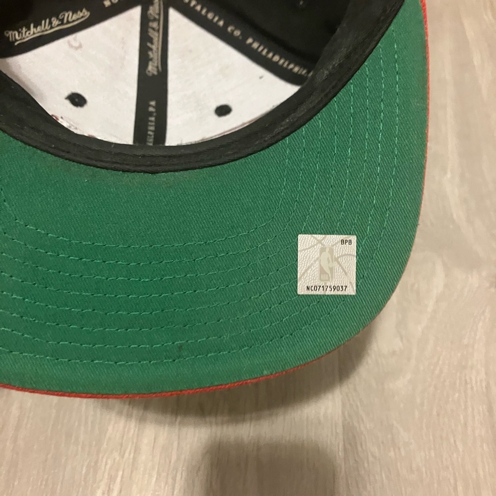 Mitchell & Ness Black and Red Cap - Picture 5 of 5